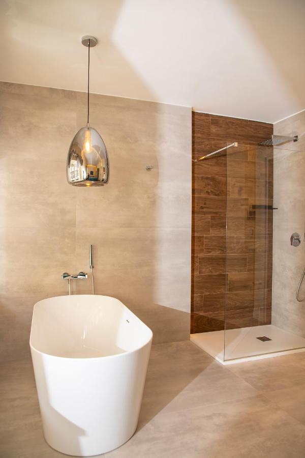 South Hands Luxury